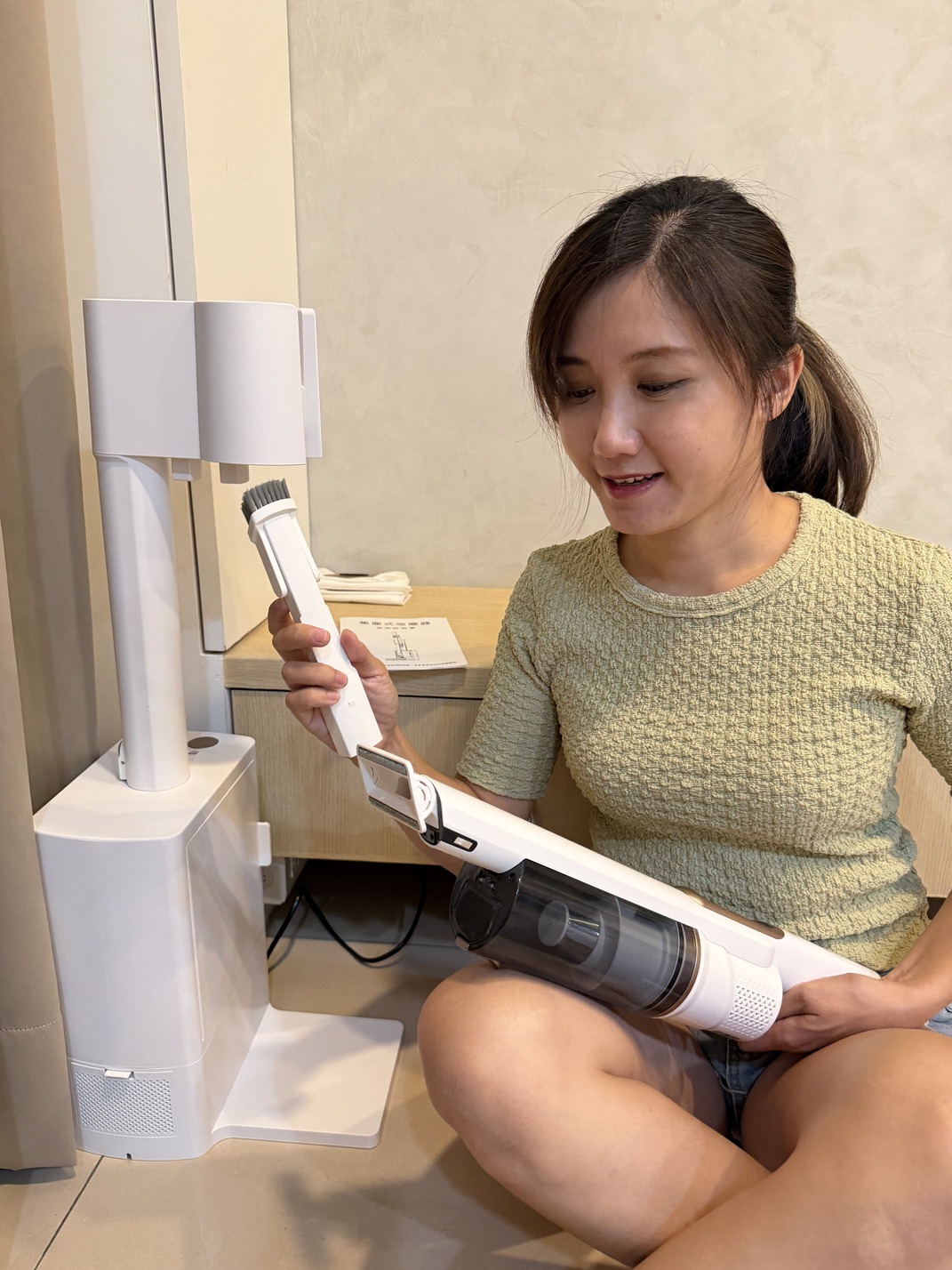 ｜SANSUI山水｜二寶家庭的居家清潔家電開箱：小白淨無線手持吸塵器評價！潔癖爸爸最真實的自動集塵吸塵器實測