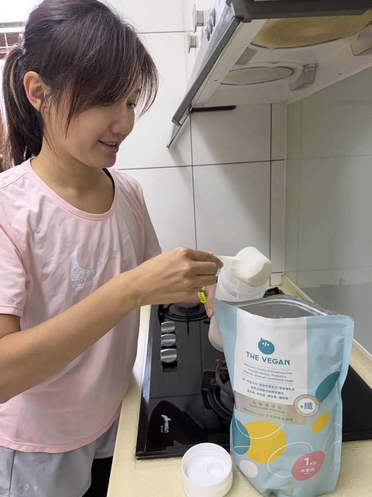 ｜THE VEGAN｜時尚媽咪的必備的飽足感蛋白飲開箱！媽媽們的樂維根好朋友：高纖植物優蛋白、方便營養的大豆蛋白棒、豆皮餅乾陪我每天快樂育兒