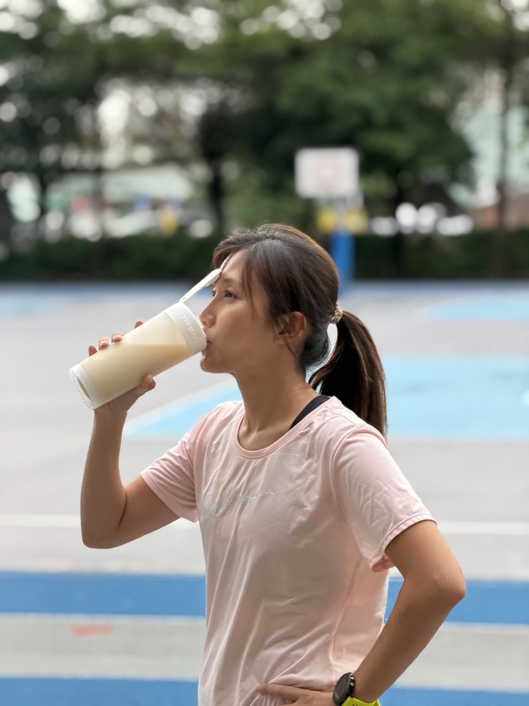 ｜THE VEGAN｜時尚媽咪的必備的飽足感蛋白飲開箱！媽媽們的樂維根好朋友：高纖植物優蛋白、方便營養的大豆蛋白棒、豆皮餅乾陪我每天快樂育兒