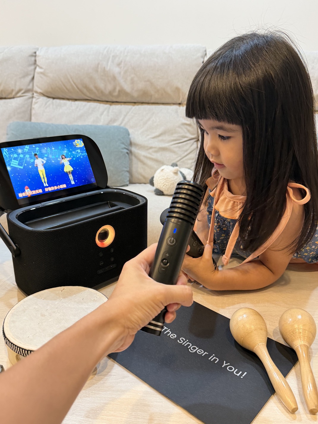 ｜Ikarao愛克拉｜在家秒變KTV的一體式便攜卡拉OK機，最方便的美華卡拉吧走到哪唱到哪