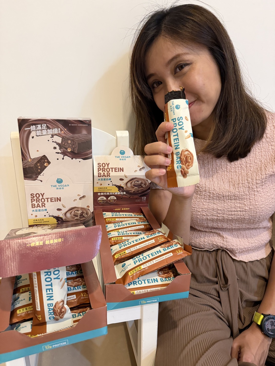 ｜THE VEGAN｜時尚媽咪的必備的飽足感蛋白飲開箱！媽媽們的樂維根好朋友：高纖植物優蛋白、方便營養的大豆蛋白棒、豆皮餅乾陪我每天快樂育兒