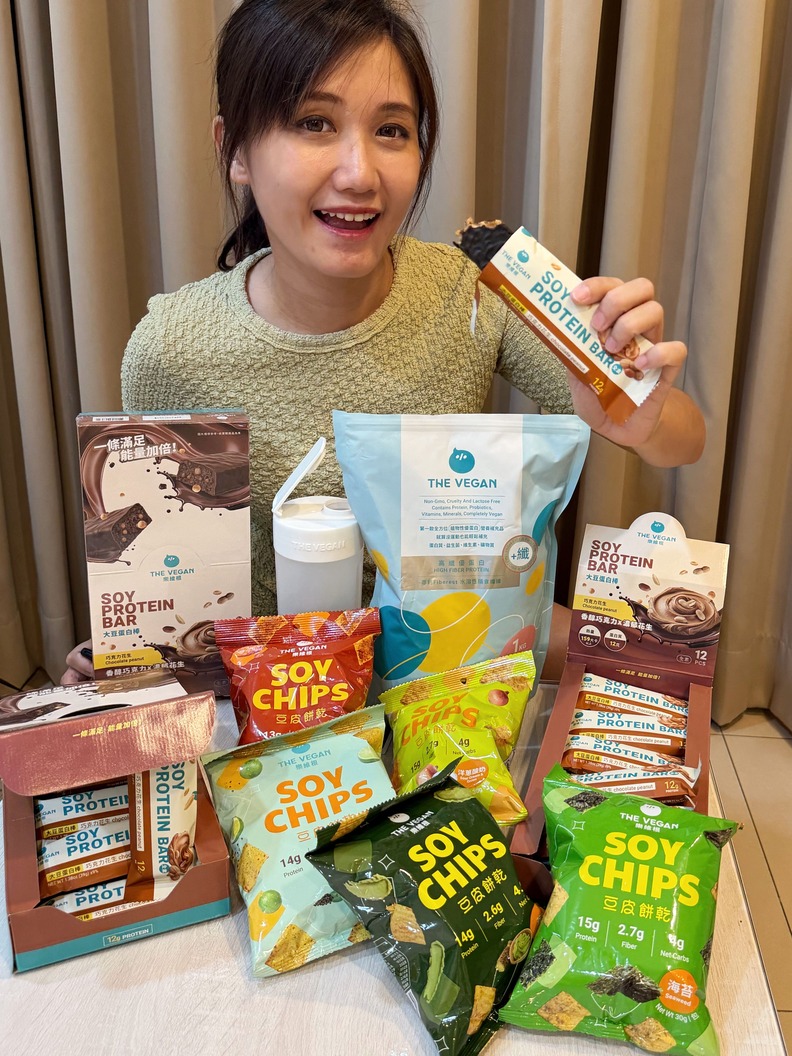 ｜THE VEGAN｜時尚媽咪的必備的飽足感蛋白飲開箱！媽媽們的樂維根好朋友：高纖植物優蛋白、方便營養的大豆蛋白棒、豆皮餅乾陪我每天快樂育兒