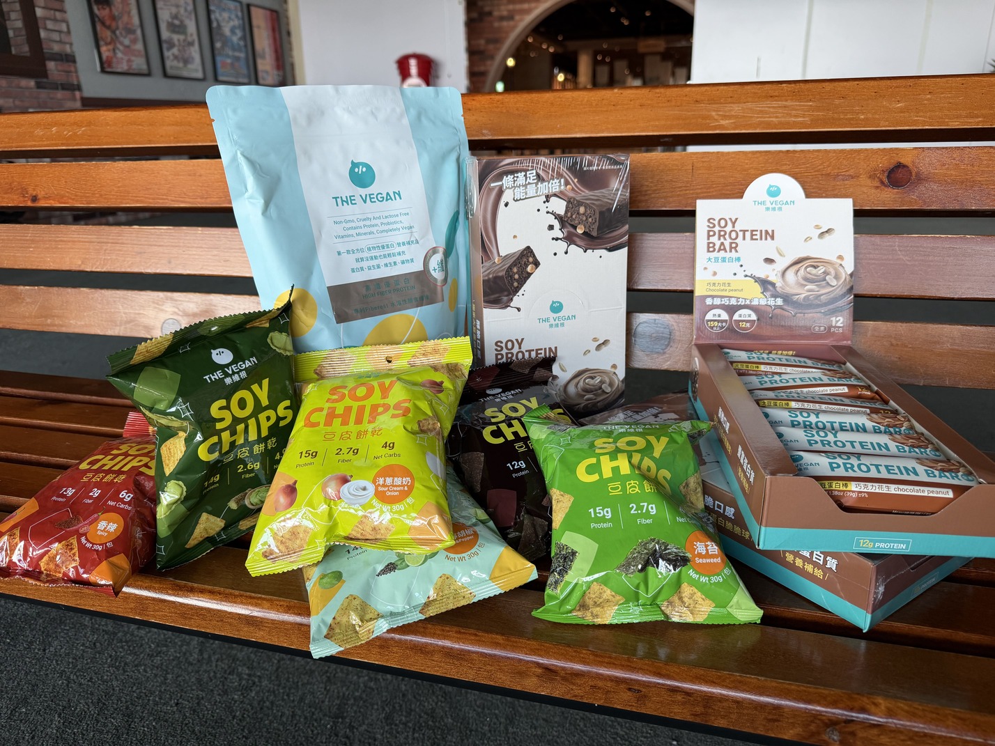 ｜THE VEGAN｜時尚媽咪的必備的飽足感蛋白飲開箱！媽媽們的樂維根好朋友：高纖植物優蛋白、方便營養的大豆蛋白棒、豆皮餅乾陪我每天快樂育兒
